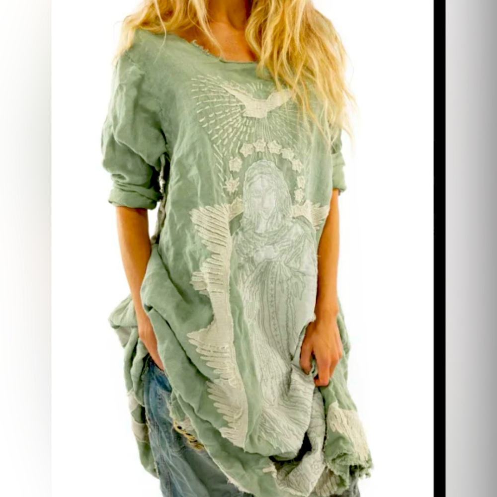 Beautiful sage green MAGNOLIA PEARL linen mother Mary long sleeve dress!✨💫